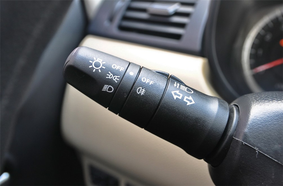 2013款 1.6L AT 时尚版