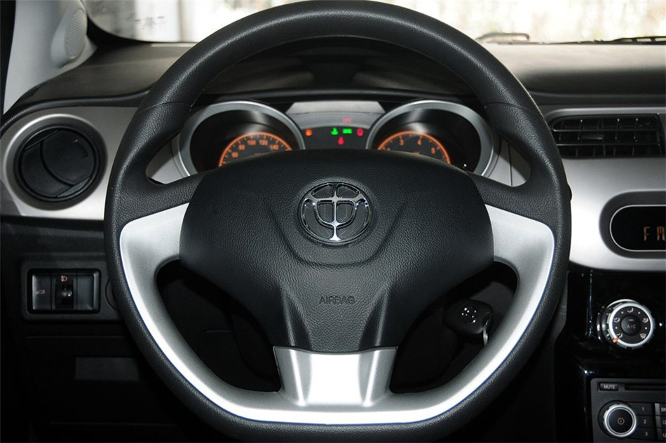 2012款 1.5L MT 精英型 外观