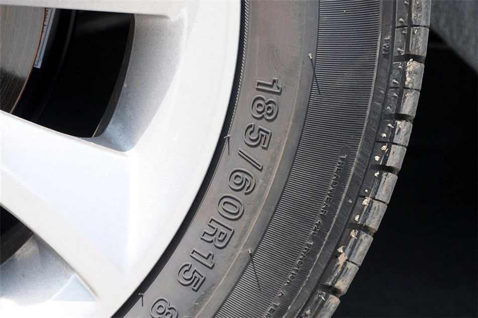 2012款 1.5L MT 精英型 外观