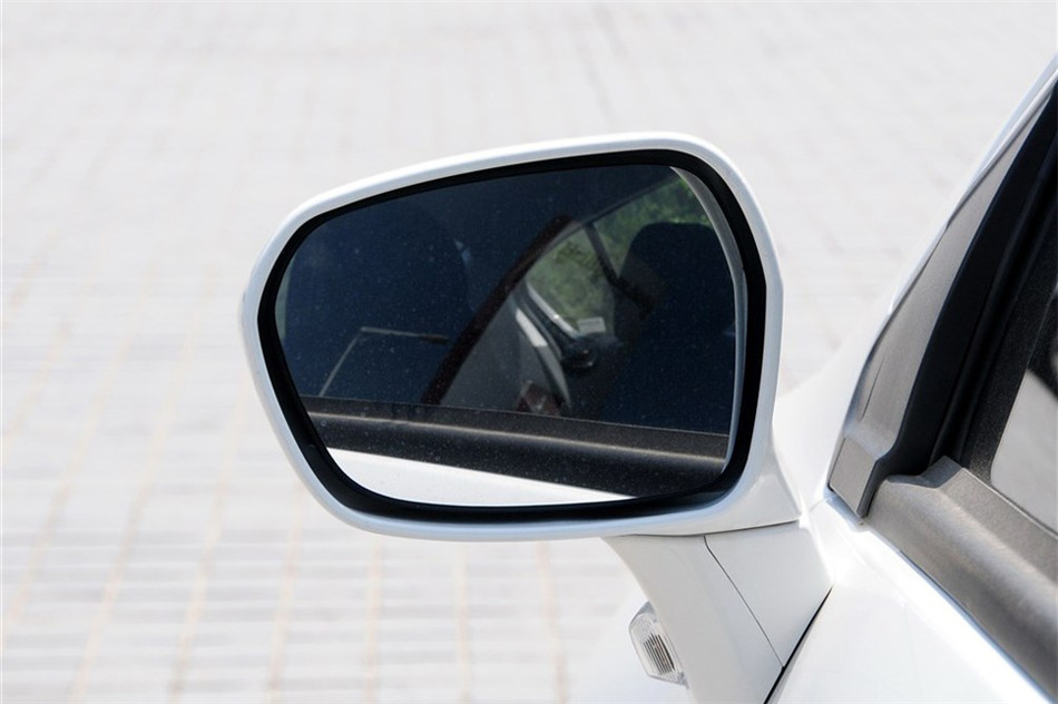 2012款 1.5L MT 精英型 外观