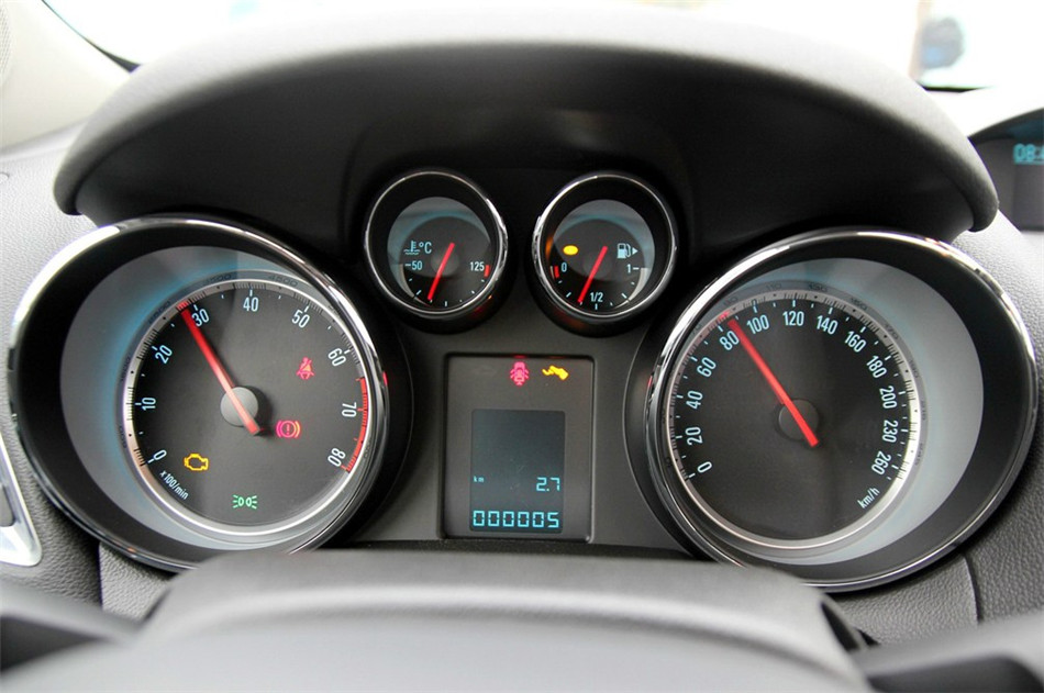 2013款 1.4T MT 两驱 进取型 内饰