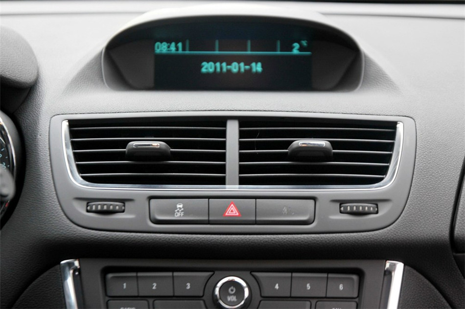 2013款 1.4T MT 两驱 进取型 内饰