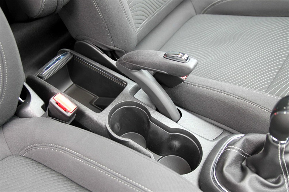 2013款 1.4T MT 两驱 进取型 座椅空间