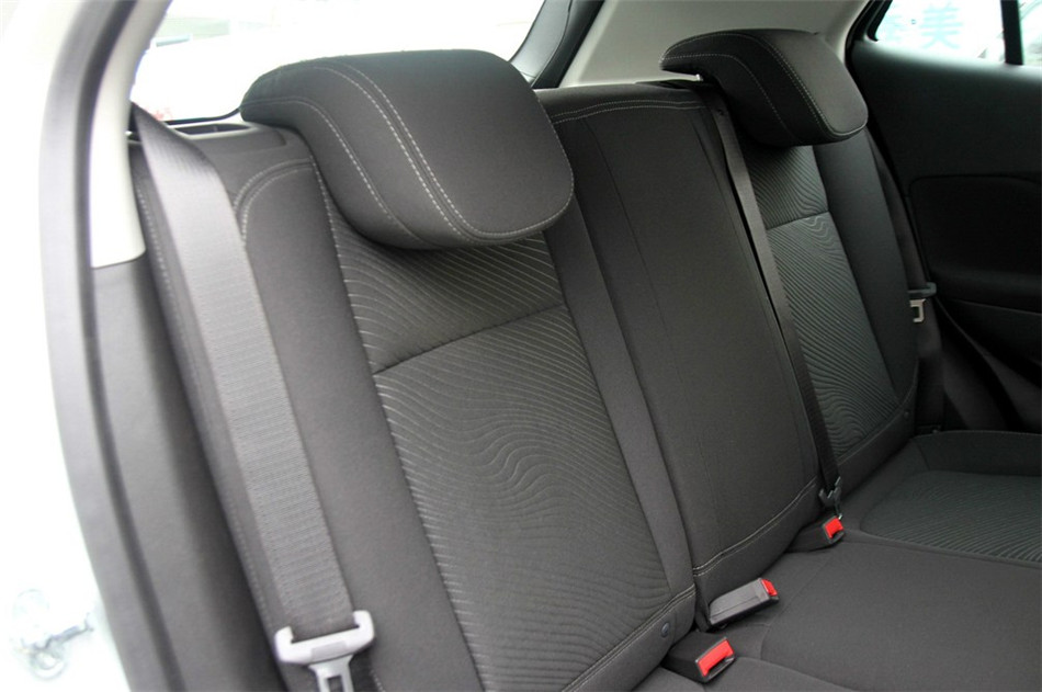 2013款 1.4T MT 两驱 进取型 座椅空间