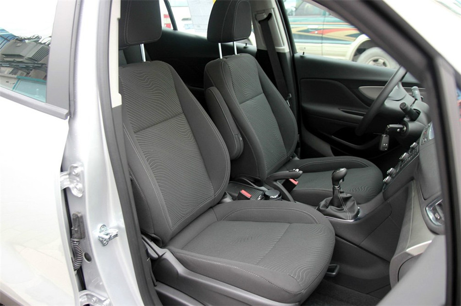 2013款 1.4T MT 两驱 进取型 座椅空间