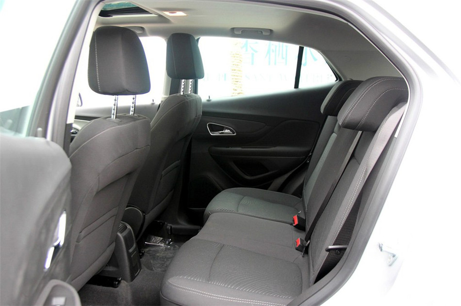 2013款 1.4T MT 两驱 进取型 座椅空间