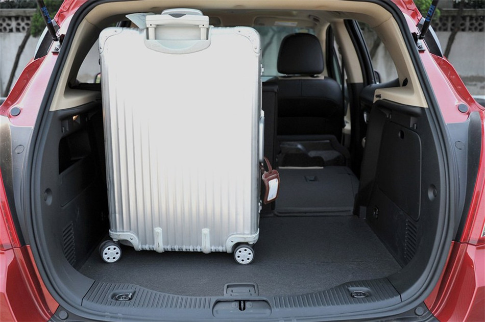 2013款 1.4T AT 两驱 领先型 座椅空间