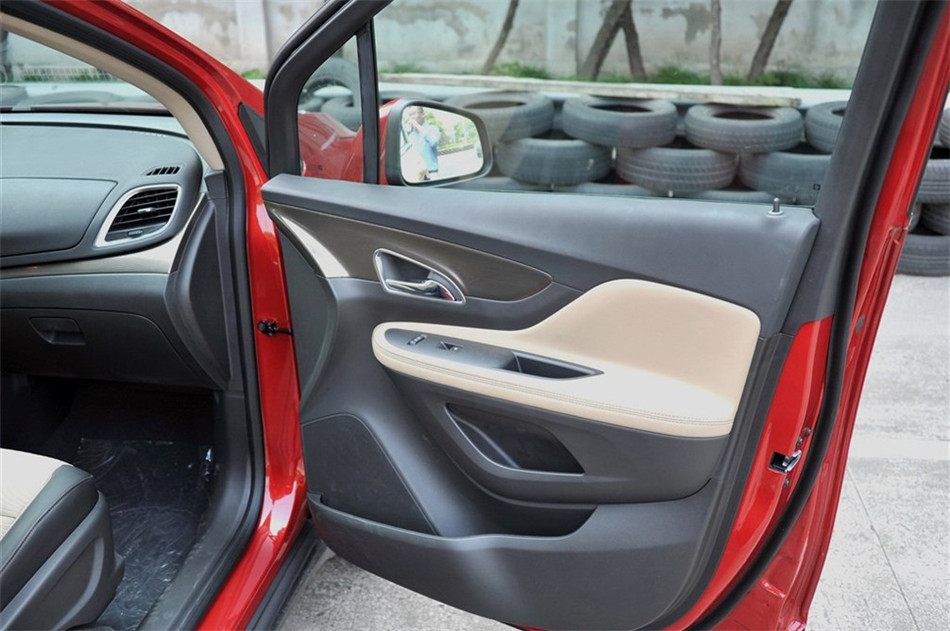 2013款 1.4T AT 两驱 领先型 座椅空间