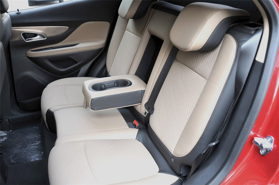 2013款 1.4T AT 两驱 领先型 座椅空间