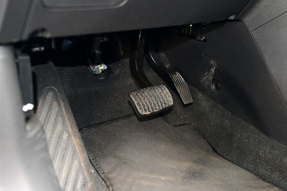 2015款 1.4T 自动两驱都市领先型 座椅空间