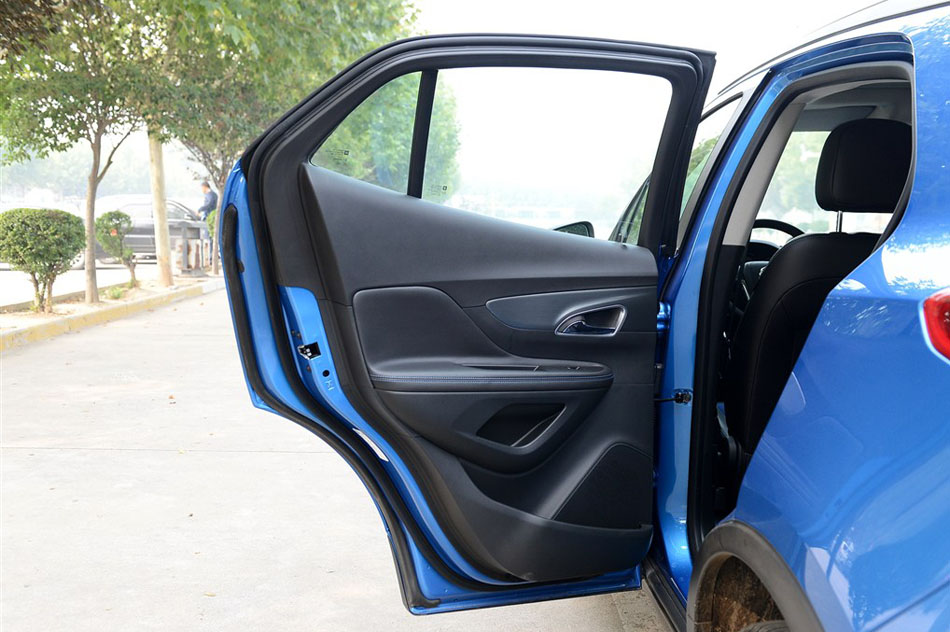 2015款 1.4T 自动两驱都市领先型 座椅空间