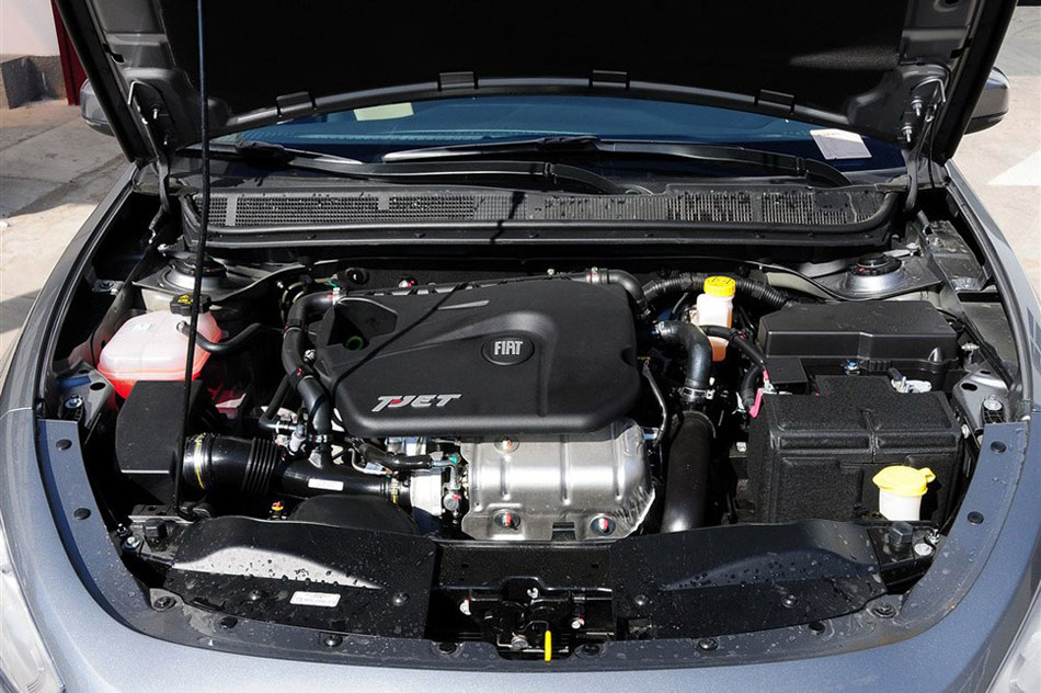 菲翔 2012款 1.4T MT 悦享版 引擎底盘