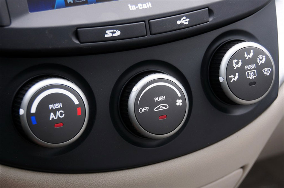 2012款 1.5L MT 梦幻型 内饰