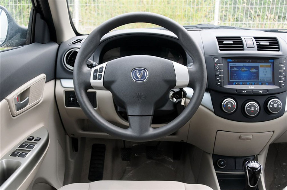 2012款 1.5L MT 梦幻型 内饰