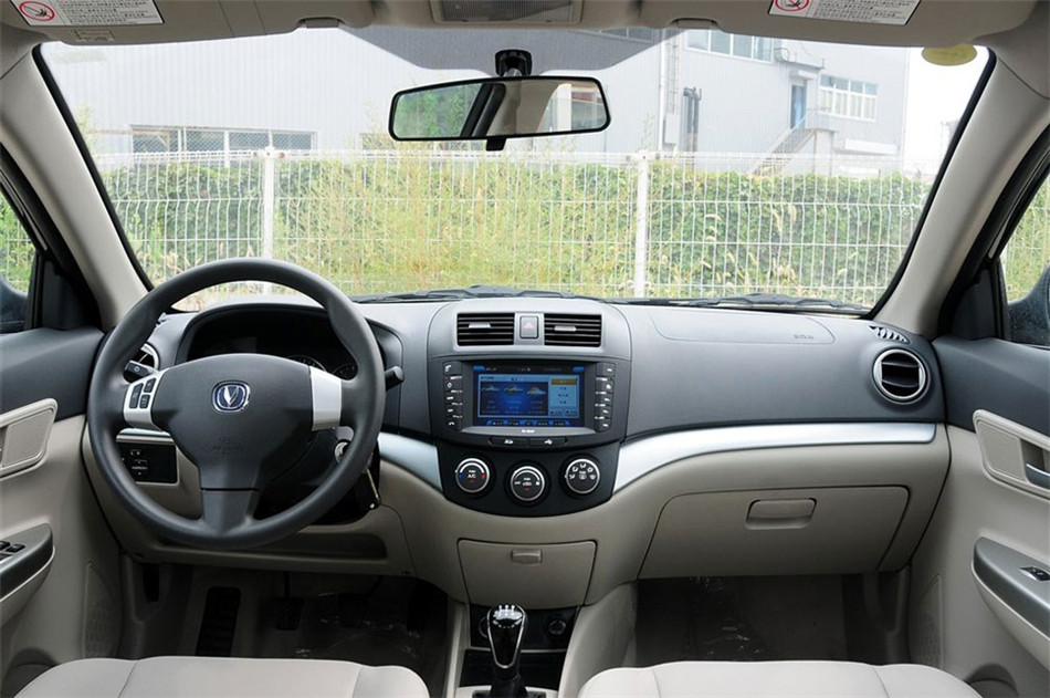 2012款 1.5L MT 梦幻型 内饰