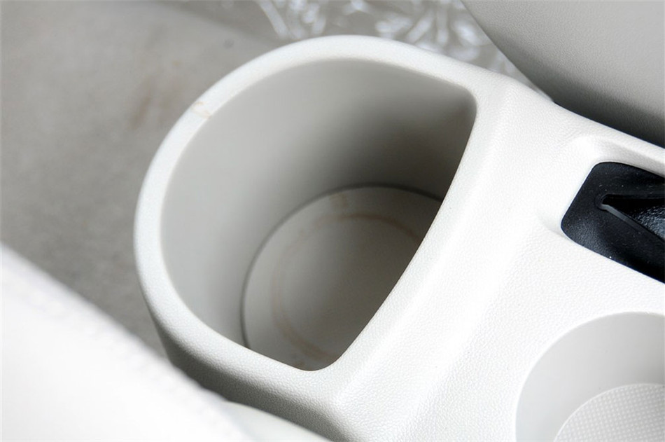 2012款 1.5L MT 梦幻型 座椅空间