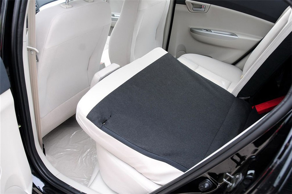 2012款 1.5L MT 梦幻型 座椅空间