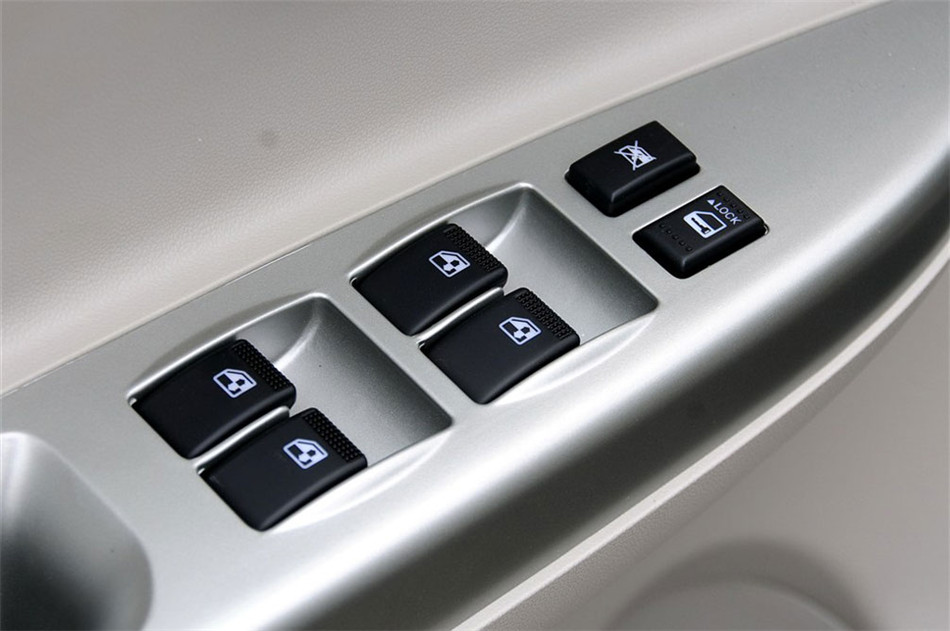 2012款 1.5L MT 梦幻型 座椅空间