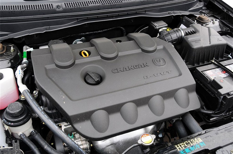 2012款 1.5L MT 梦幻型 引擎底盘