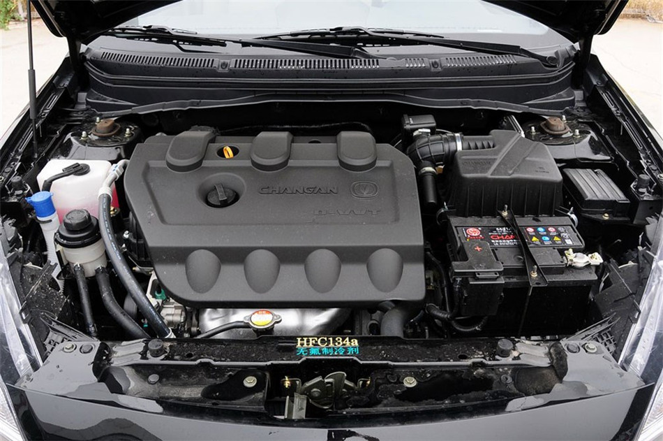 2012款 1.5L MT 梦幻型 引擎底盘