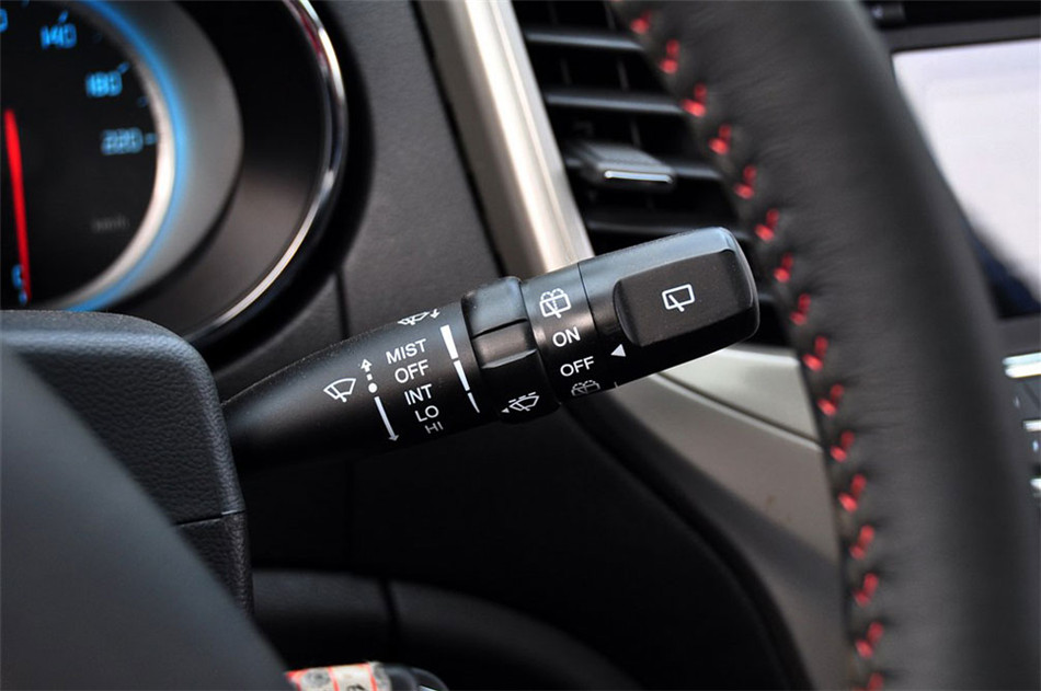 2012款 1.6L MT 豪华型 内饰