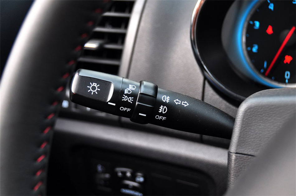 2012款 1.6L MT 豪华型 内饰