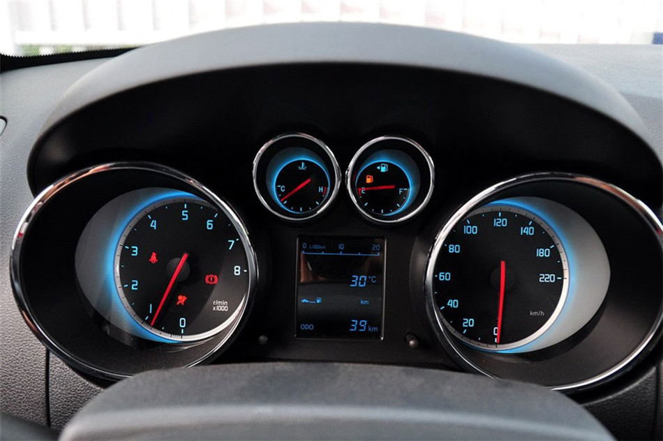 2012款 1.6L MT 豪华型 内饰