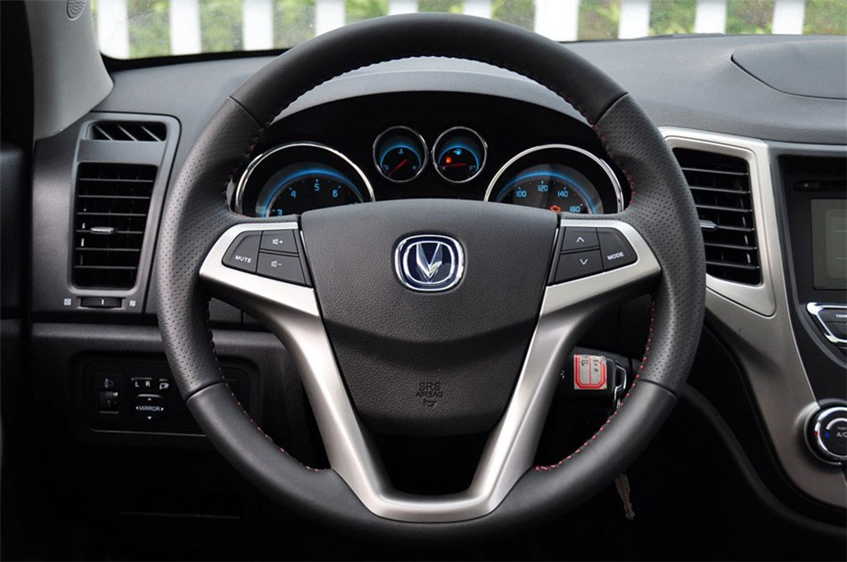 2012款 1.6L MT 豪华型 内饰