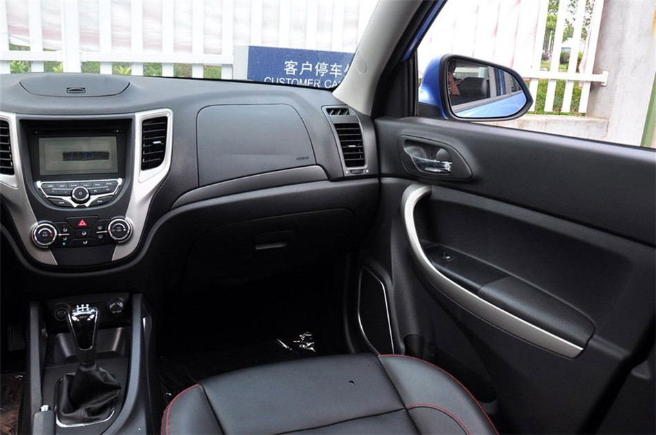 2012款 1.6L MT 豪华型 内饰