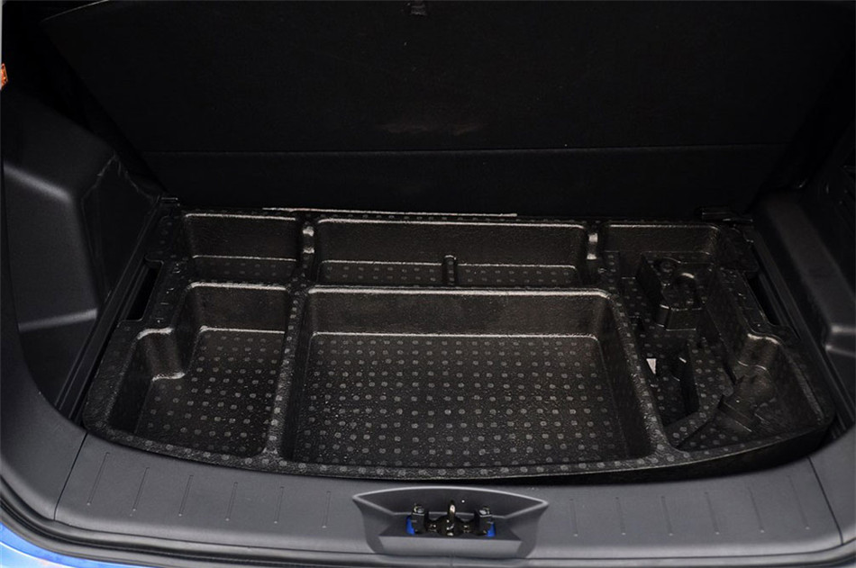 2012款 1.6L MT 豪华型 座椅空间