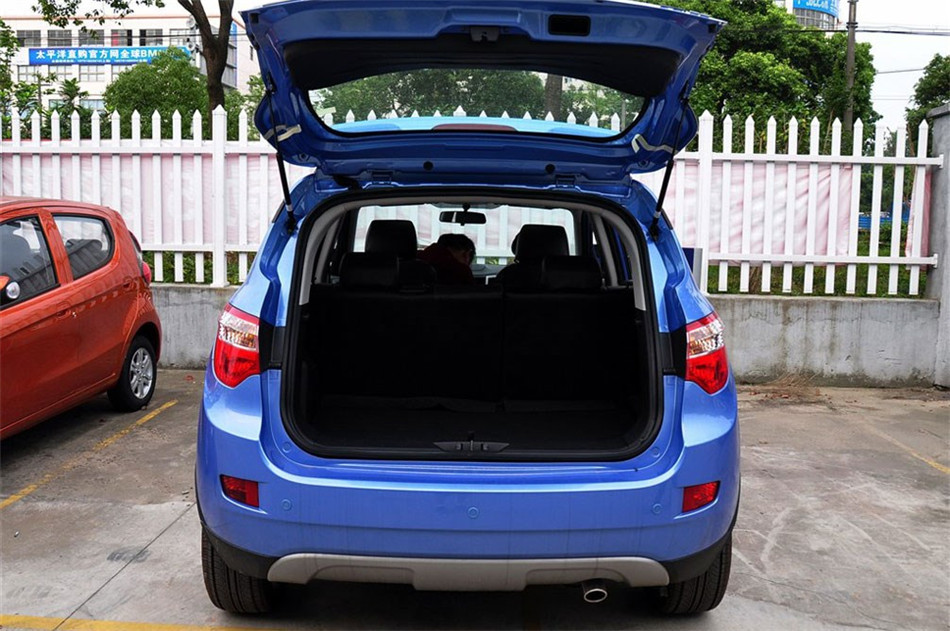 2012款 1.6L MT 豪华型 座椅空间