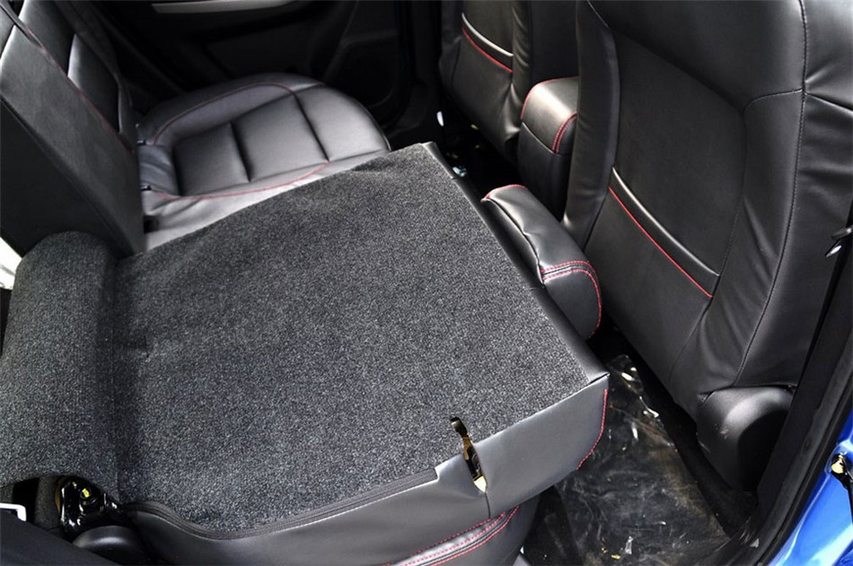 2012款 1.6L MT 豪华型 座椅空间