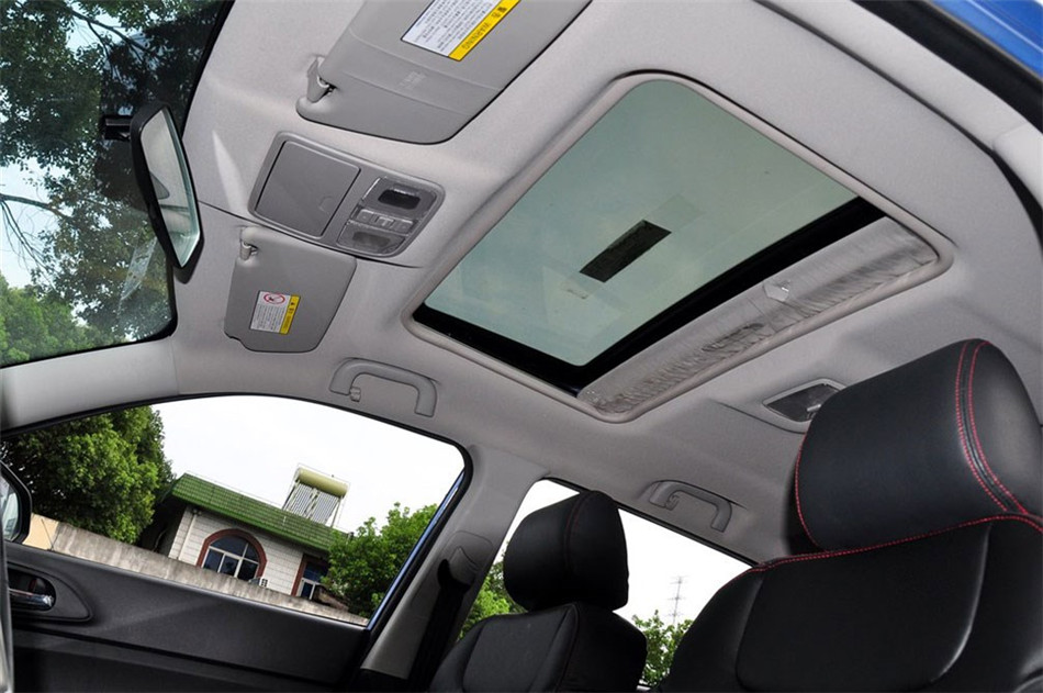 2012款 1.6L MT 豪华型 座椅空间