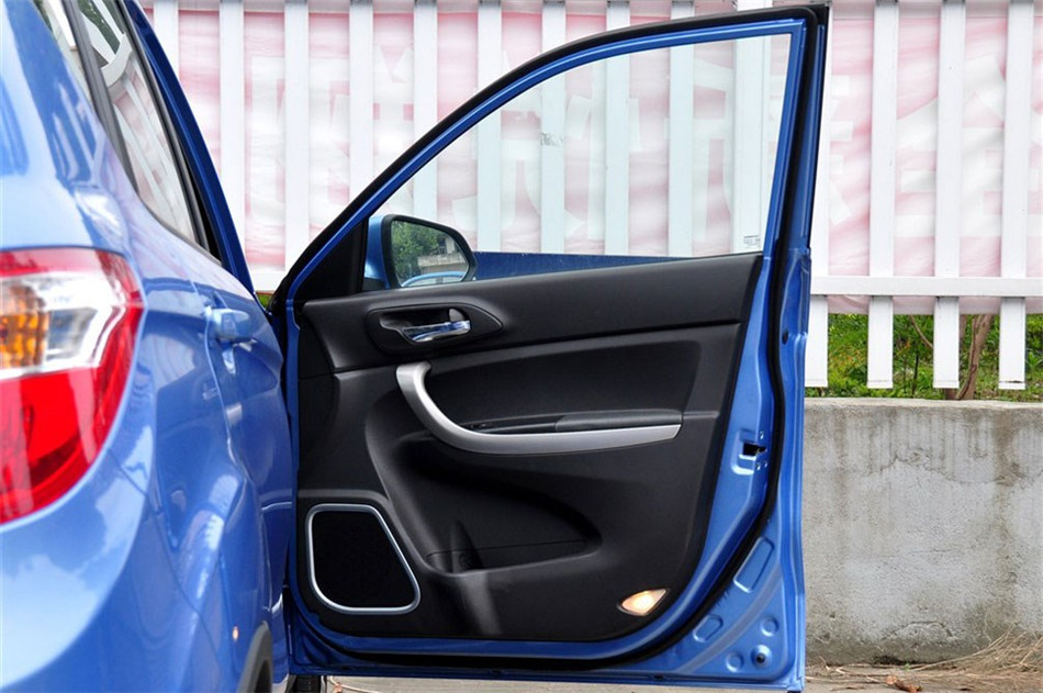 2012款 1.6L MT 豪华型 座椅空间