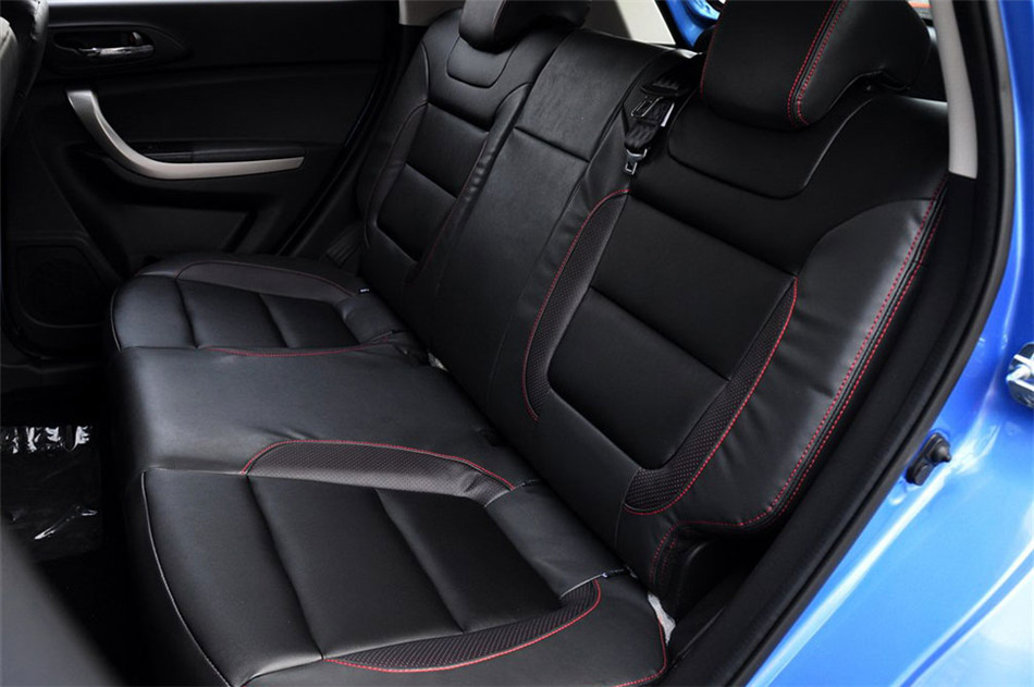 2012款 1.6L MT 豪华型 座椅空间