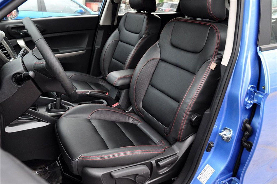 2012款 1.6L MT 豪华型 座椅空间