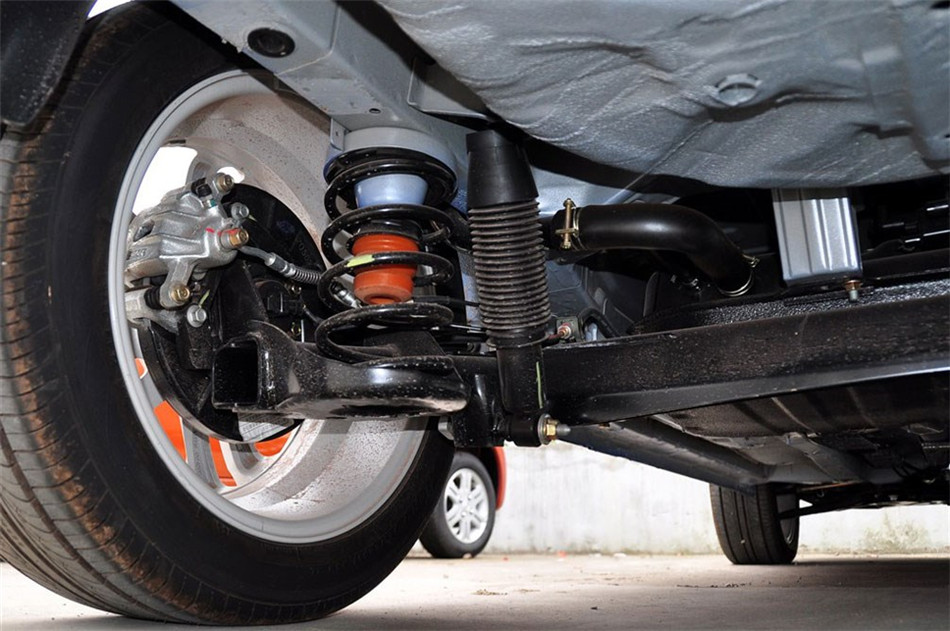 2012款 1.6L MT 豪华型 引擎底盘