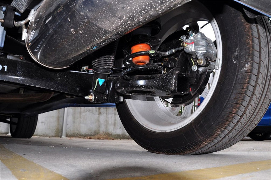 2012款 1.6L MT 豪华型 引擎底盘