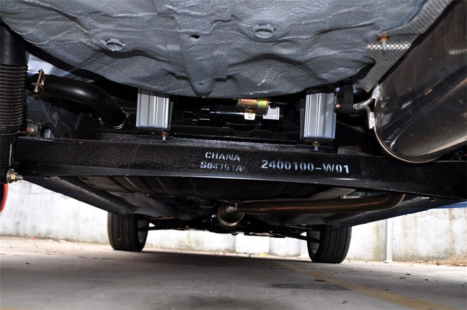 2012款 1.6L MT 豪华型 引擎底盘