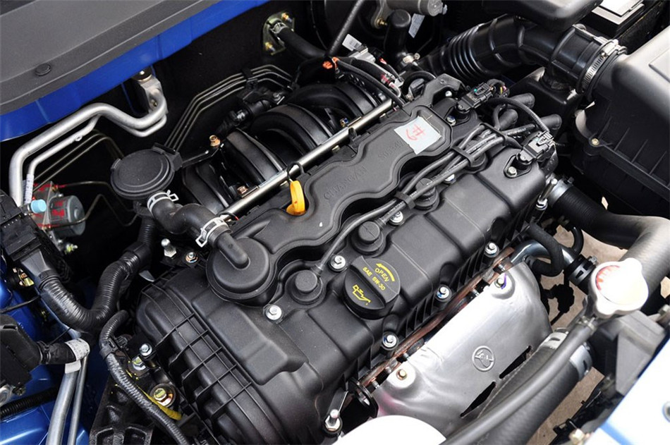 2012款 1.6L MT 豪华型 引擎底盘