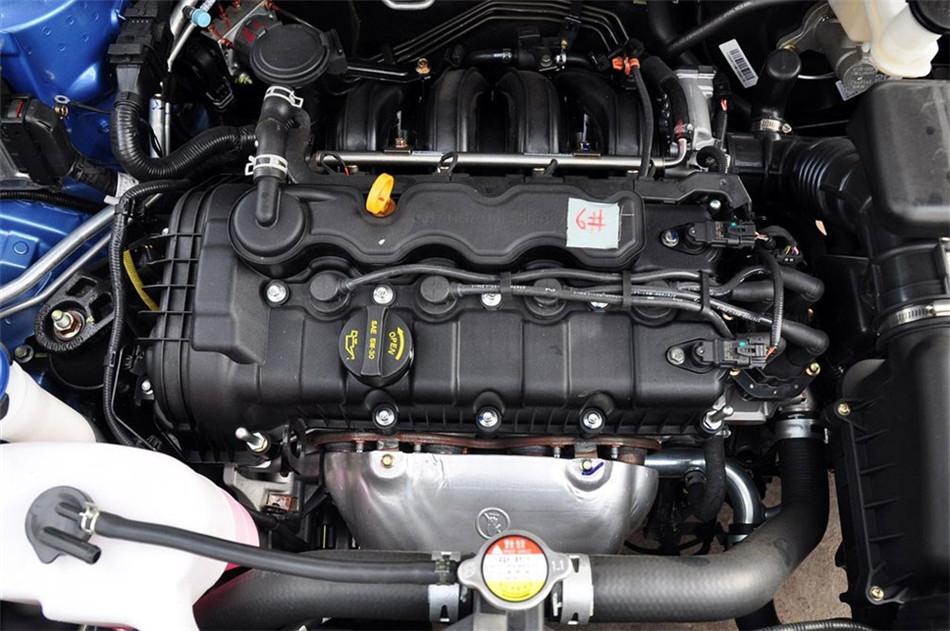 2012款 1.6L MT 豪华型 引擎底盘