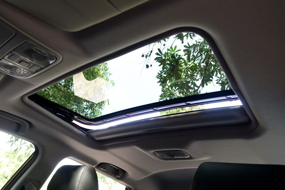 2016款 1.5T 手动豪华运动型 座椅空间