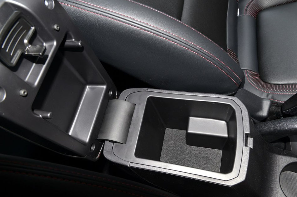 2016款 1.5T 手动豪华运动型 座椅空间