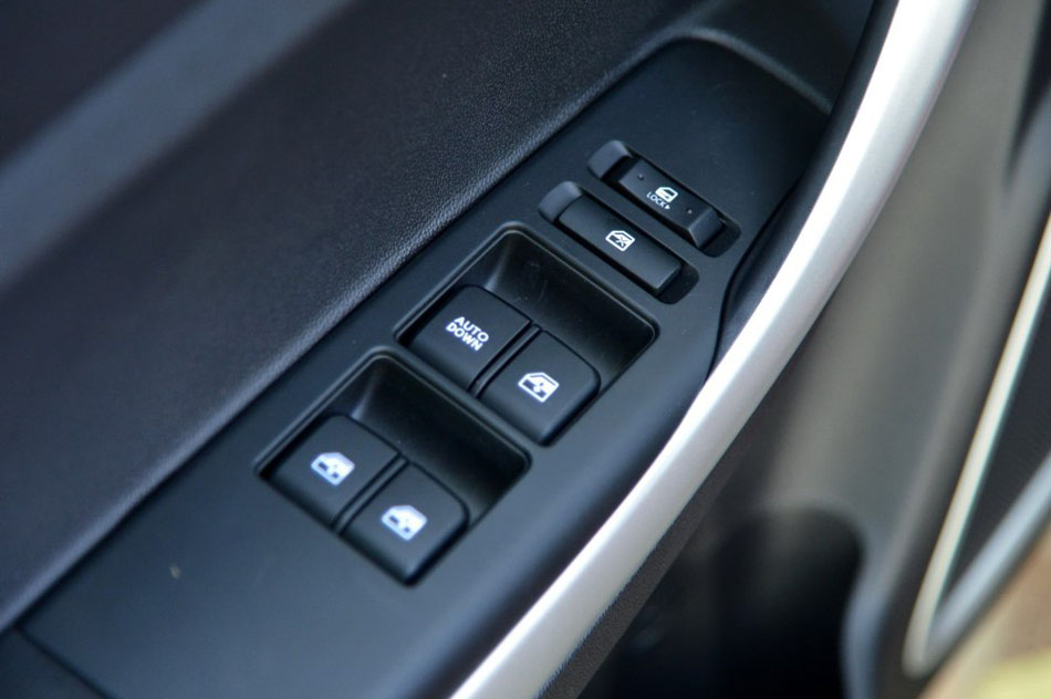 2016款 1.5T 手动豪华运动型 座椅空间