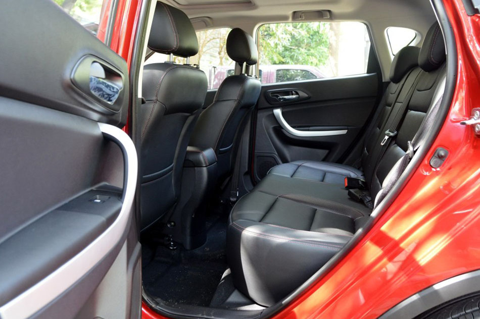 2016款 1.5T 手动豪华运动型 座椅空间