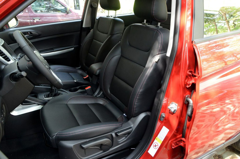 2016款 1.5T 手动豪华运动型 座椅空间