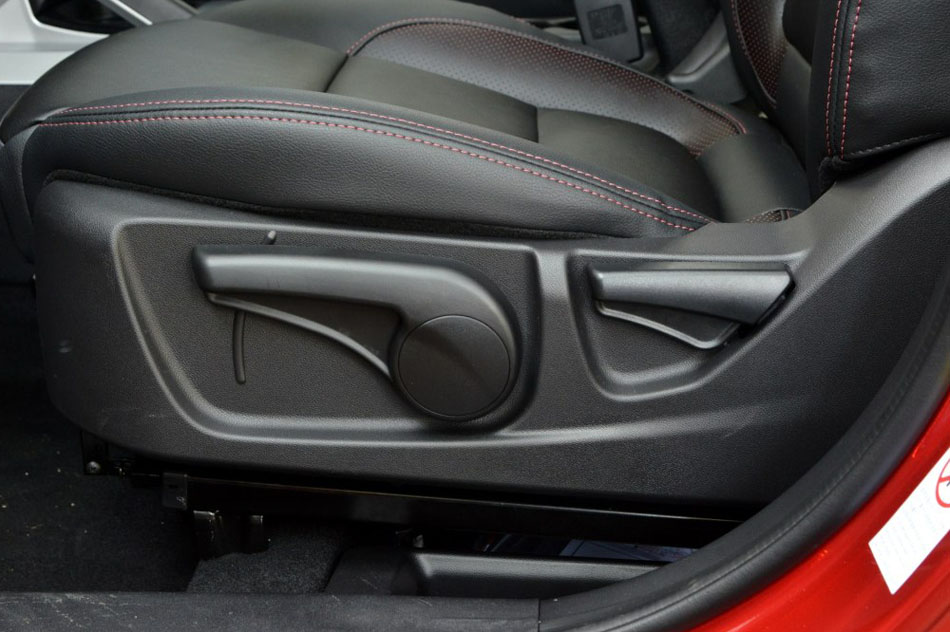 2016款 1.5T 手动豪华运动型 座椅空间