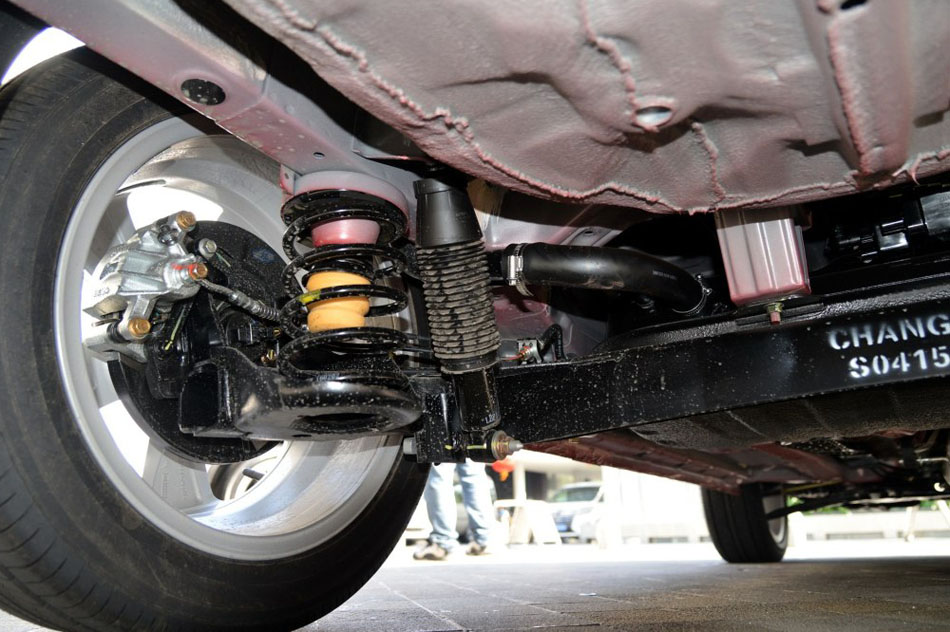 2016款 1.5T 手动豪华运动型 引擎底盘