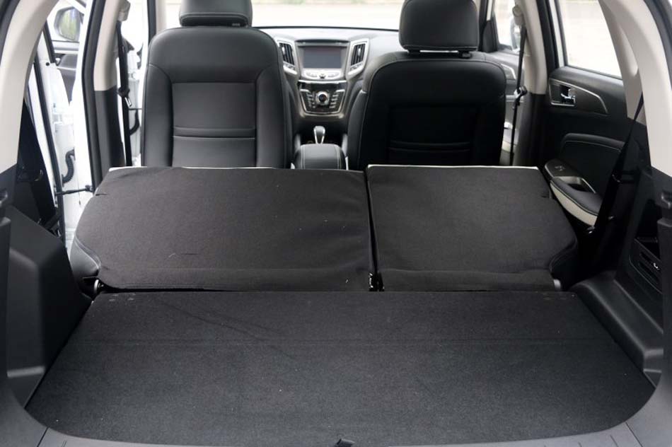 2017款 1.6L 自动豪华型 座椅空间