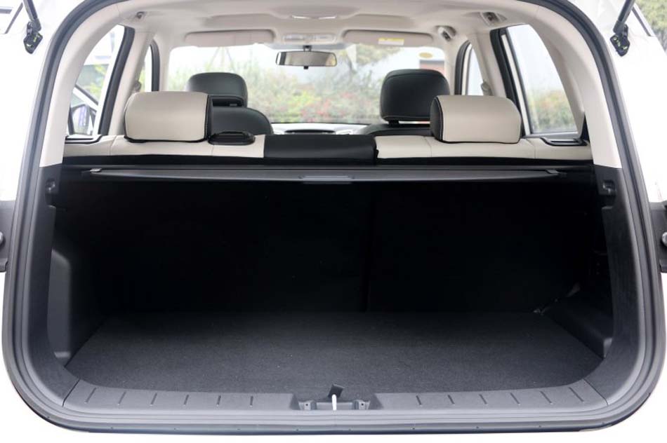 2017款 1.6L 自动豪华型 座椅空间